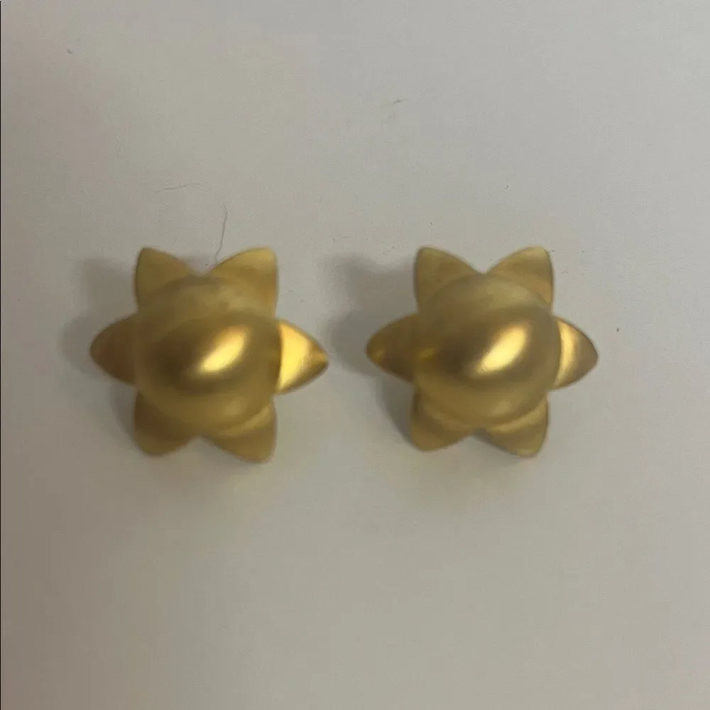 90’s Gold Celestial Starflower Stud Earrings #90’s #boho #indie #spring #summer